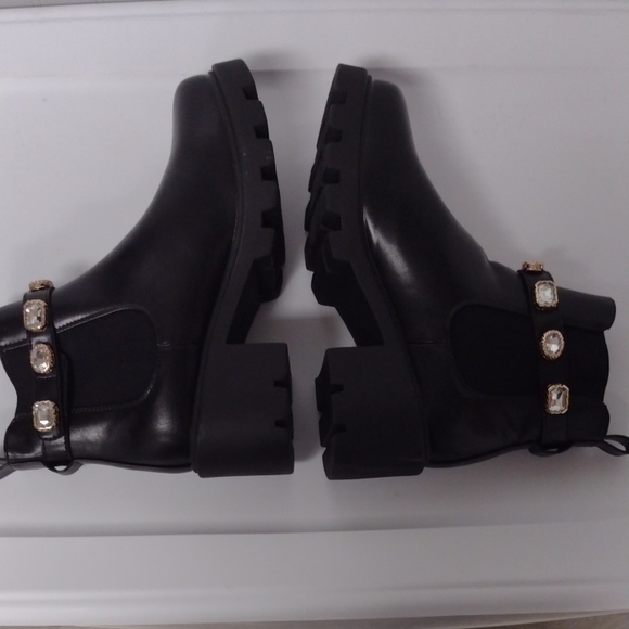 Cushionaire MemoryFoamSleek Black Chelsea Juliet Ankle Boots with Elastic Panels - Picture 5 of 12